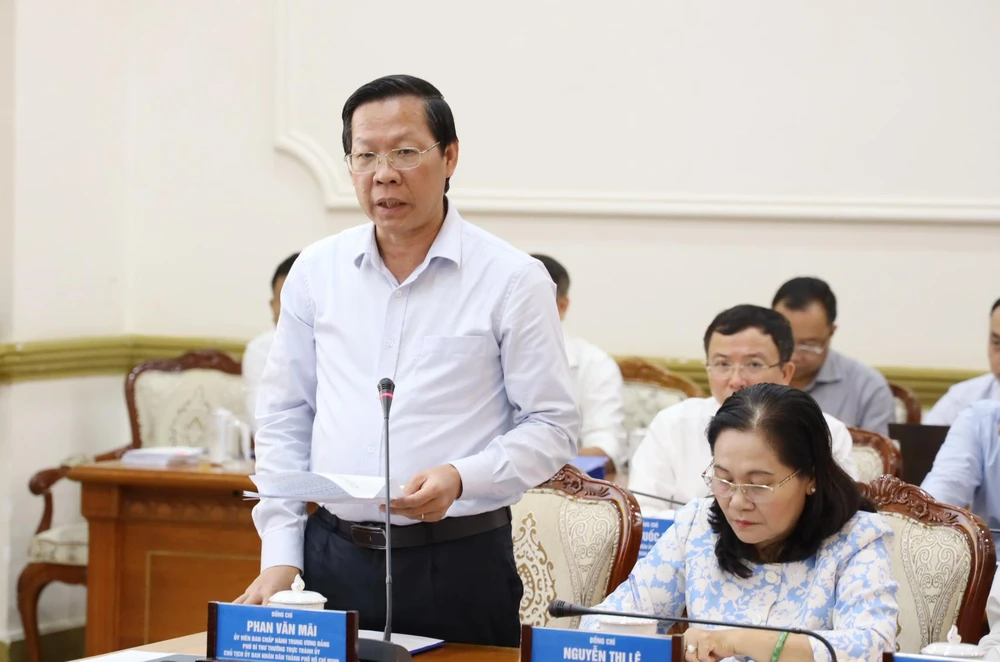 Chủ tịch UBND TP.HCM Phan Văn Mãi nêu các kiến nghị của TP với Thủ tướng tại buổi làm việc. Ảnh: TTBC