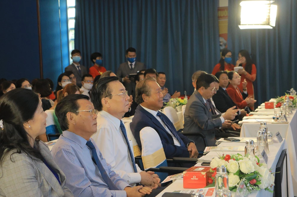 Nhiều lãnh đạo, đại diện cơ quan, đơn vị đã đến thăm và dự lễ kỷ niệm 47 năm ngày thành lập của Báo Người Lao Động. Ảnh: VÕ THƠ