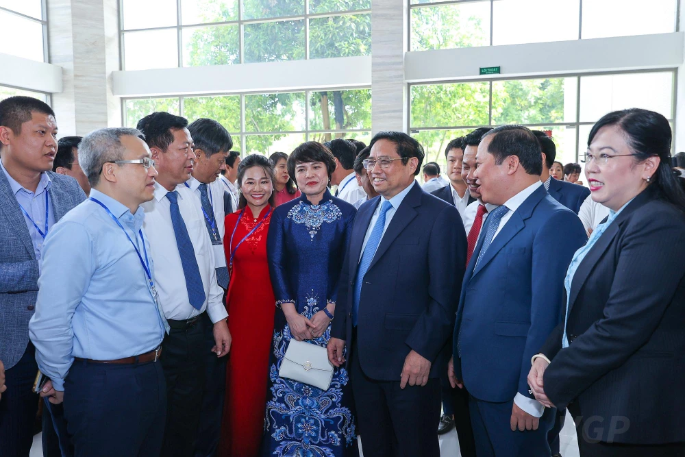 Thủ tướng Phạm Minh Chính cùng các đại biểu tại hội nghị. Ảnh: VGP