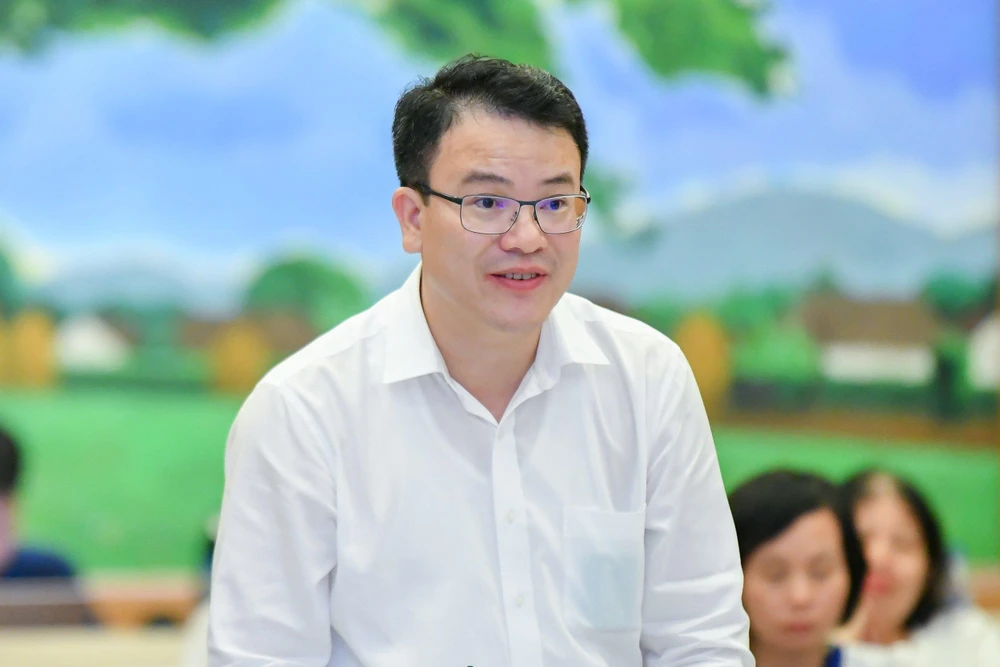 Thứ trưởng Bộ KH&amp;ĐT Trần Quốc Phương cho rằng đề xuất chuyển vốn cho ba dự án giao thông là để “sử dụng đồng vốn hiệu quả”. Ảnh: PHẠM THẮNG