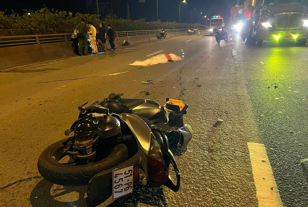 Hiện trường vụ tai nạn khiến anh T tử vong tại chỗ. Ảnh: CM