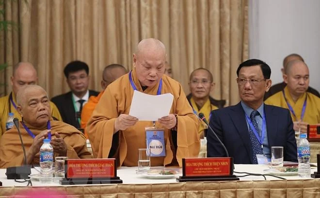 Hòa thượng Thích Thiện Nhơn, Chủ tịch Hội đồng Trị sự Giáo hội Phật giáo Việt Nam phát biểu tại hội nghị. Ảnh: TTXVN