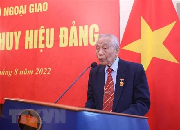 Nguyên Phó Thủ tướng Thường trực Nguyễn Mạnh Cầm phát biểu. Ảnh: TTXVN