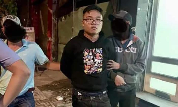 Long Hoàng Phi bị công an bắt giữ. Ảnh: CACC