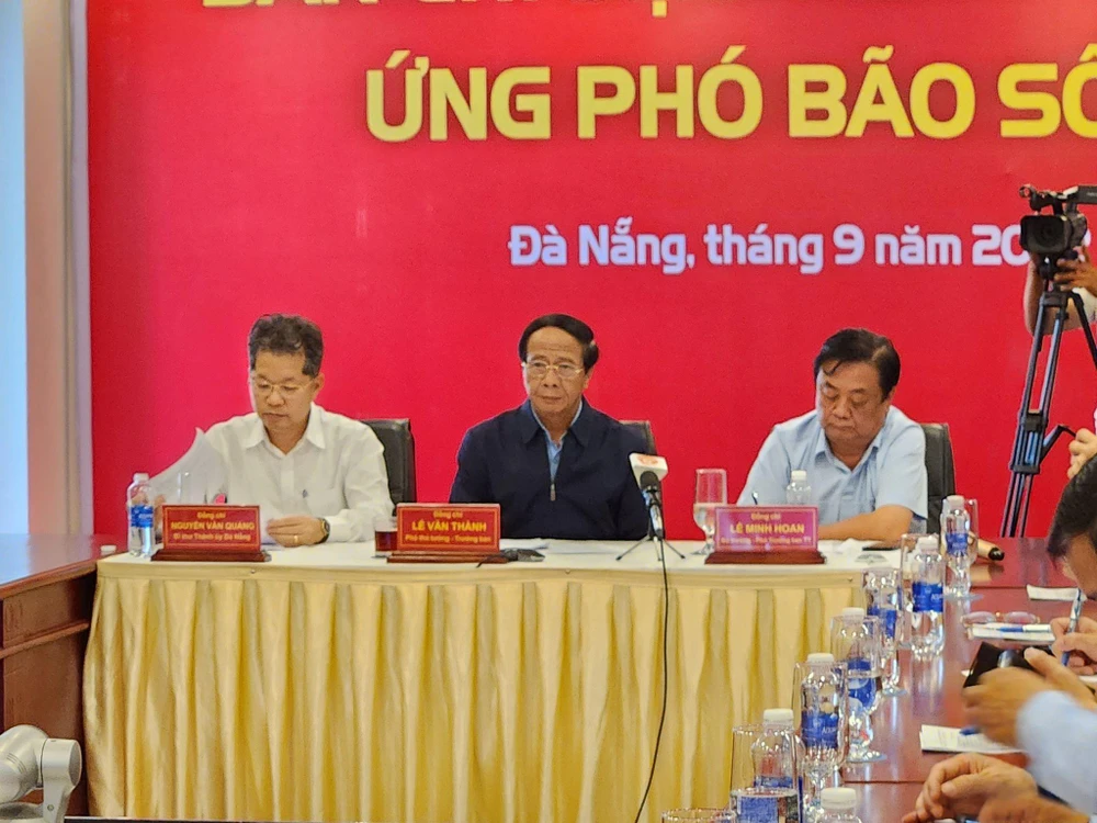 Phó Thủ tướng Lê Văn Thành chủ trì cuộc họp tại điểm cầu Đà Nẵng. Ảnh: TẤN VIỆT Phó Thủ tướng Lê Văn Thành chủ trì cuộc họp tại điểm cầu Đà Nẵng. Ảnh: TẤN VIỆT