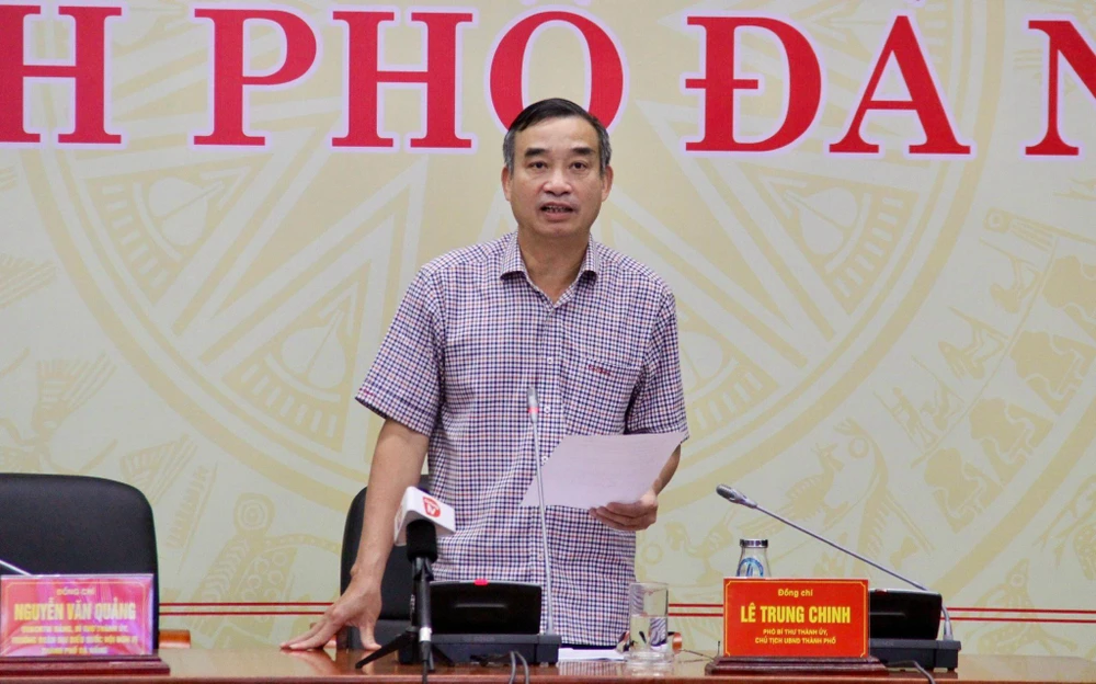 Chủ tịch UBND TP Đà Nẵng Lê Trung Chinh báo cáo tại cuộc họp. Ảnh: TẤN VIỆT Chủ tịch UBND TP Đà Nẵng Lê Trung Chinh báo cáo tại cuộc họp. Ảnh: TẤN VIỆT
