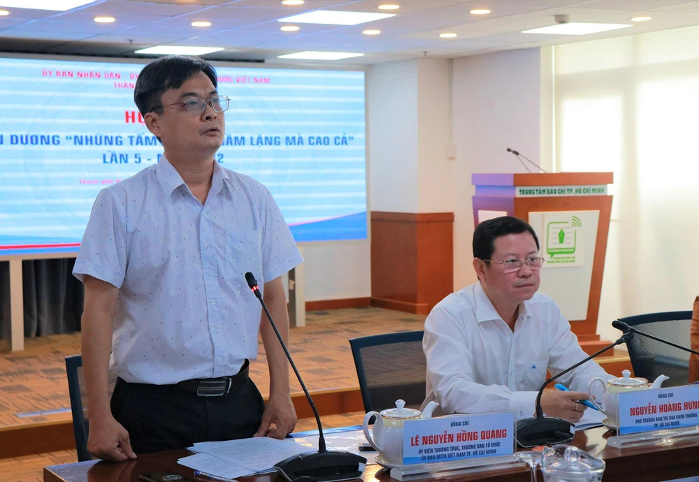 Ông Lê Nguyễn Hồng Quang, Trưởng Ban Tổ chức Ủy ban MTTQ Việt Nam TP.HCM, phát biểu tại buổi họp. Ảnh: VÕ THƠ