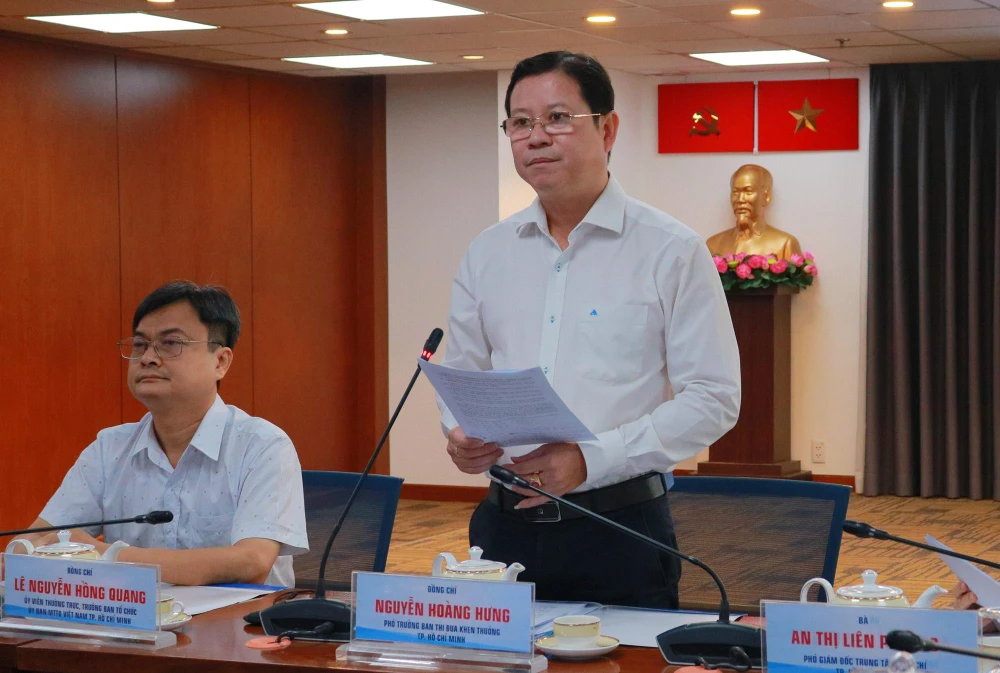 : Ông Nguyễn Hoàng Hưng, Phó Trưởng Ban Thi đua - Khen thưởng TP.HCM thông tin tại buổi họp báo. Ảnh: VÕ THƠ