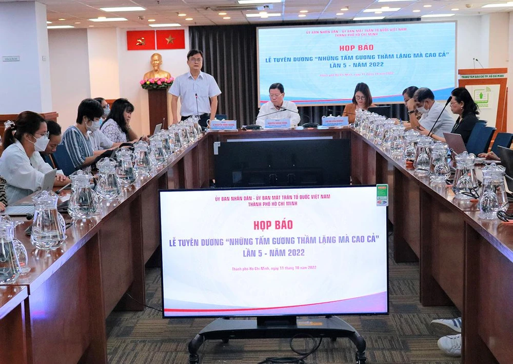 Toàn cảnh buổi họp báo Lễ tuyên dương “Những tấm gương thầm lặng mà cao cả” lần 5. Ảnh: VÕ THƠ