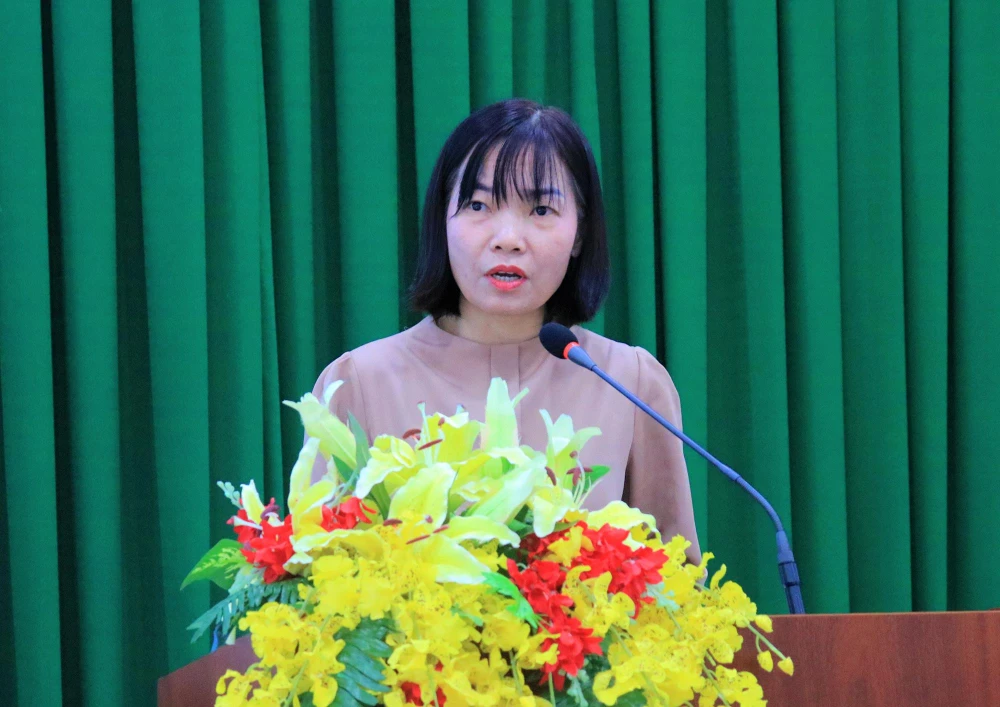 TS Vũ Thị Nghĩa, Phó Hiệu trưởng Trường Chính trị tỉnh Đồng Nai phát biểu. Ảnh: VÕ THƠ TS Vũ Thị Nghĩa, Phó Hiệu trưởng Trường Chính trị tỉnh Đồng Nai phát biểu. Ảnh: VÕ THƠ