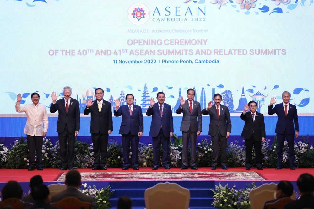 Lãnh đạo các nước ASEAN chụp ảnh lưu niệm tại Hội nghị Hội nghị Cấp cao ASEAN