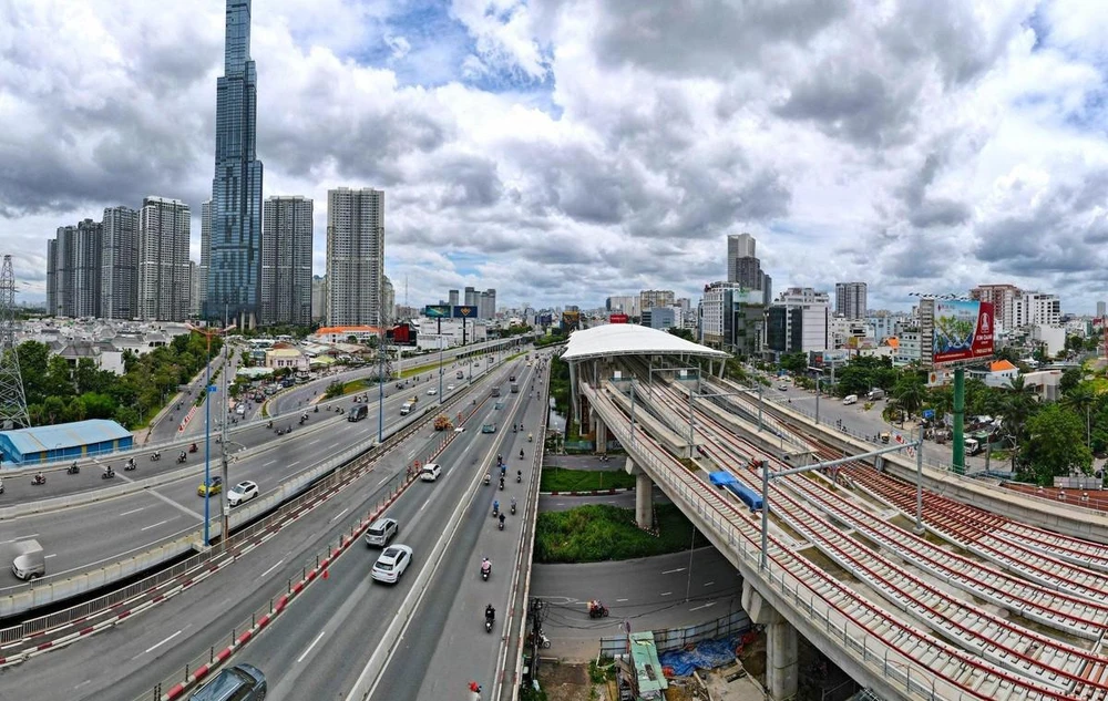 Tuyến metro số 1 (Bến Thành - Suối Tiên) đang được đẩy nhanh tiến độ để sớm đưa vào vận hành thử cuối năm 2022. Ảnh minh họa: ĐÀO TRANG