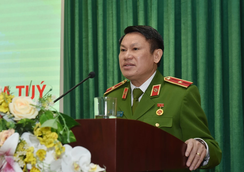 Thiếu tướng Nguyễn Văn Viện, Cục trưởng Cục Cảnh sát điều tra tội phạm về ma túy, phát biểu tại hội nghị. Ảnh: C04