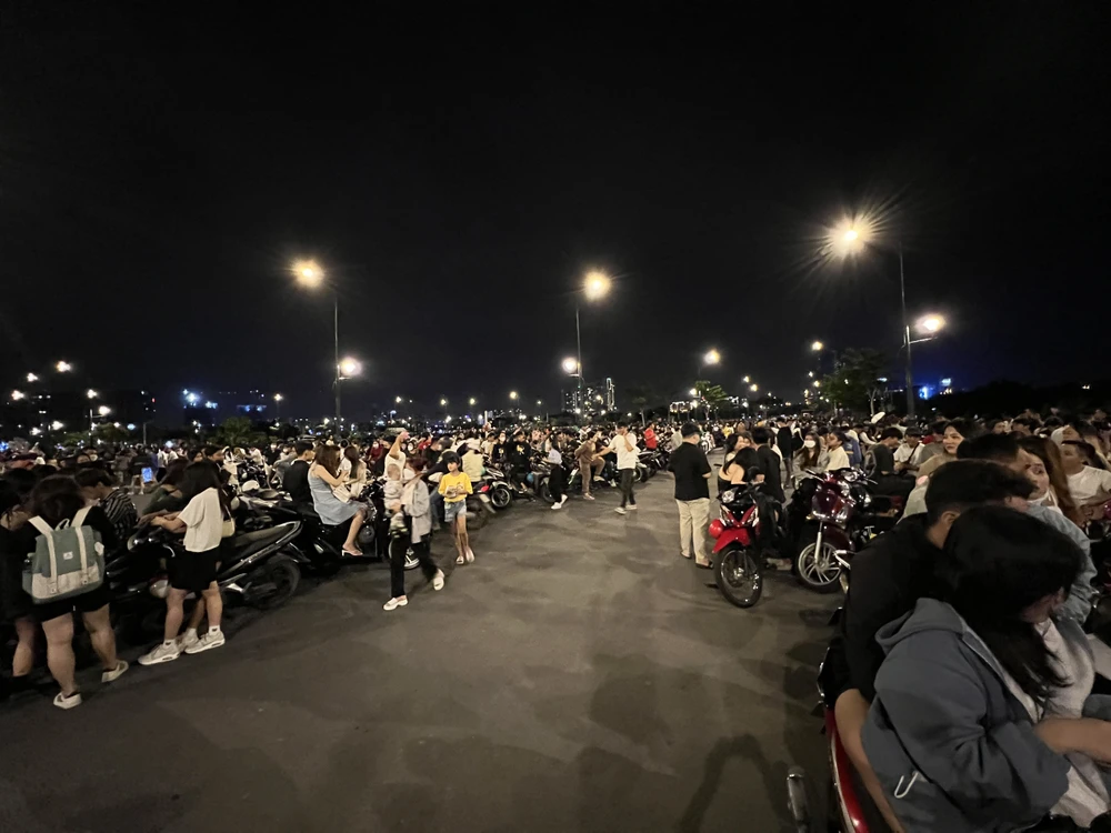 Người dân cả nước chào năm mới 2023 ảnh 54