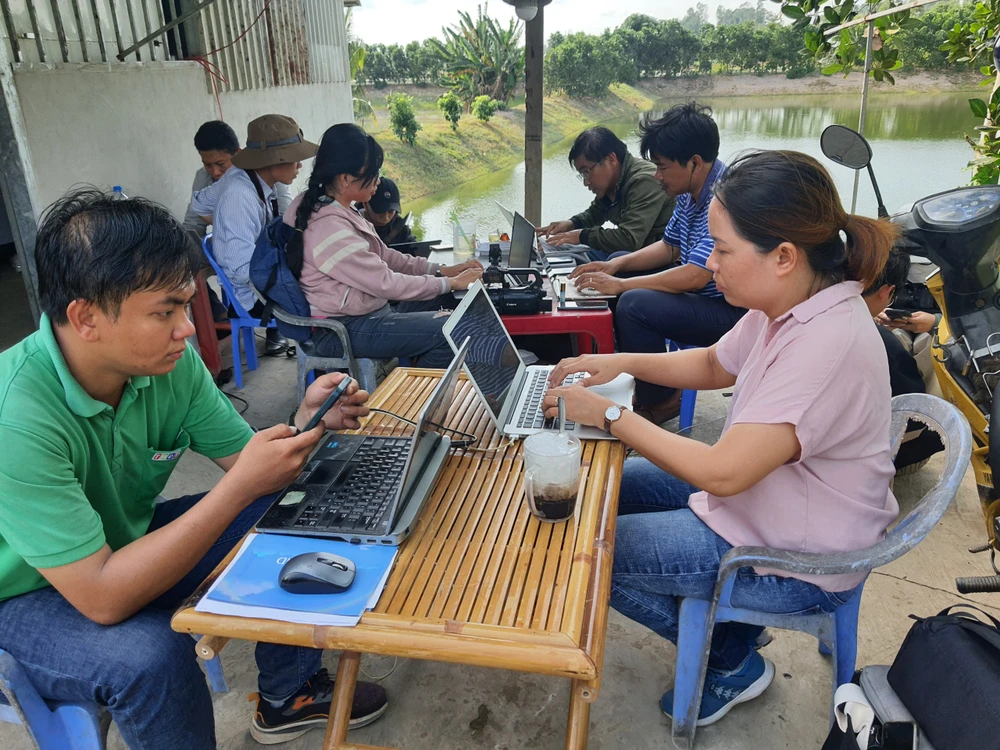 Dự kiến đêm nay sẽ hoàn tất giải cứu bé rơi vào ống trụ bê tông sâu 35 m ảnh 44