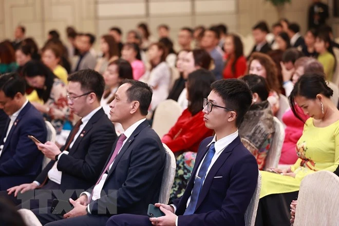 Đại diện cộng đồng người Việt Nam tại Singapore trong buổi gặp gỡ. Ảnh: TTXVN