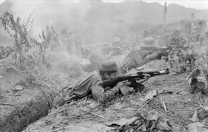 Tiểu đoàn 2, Đoàn H54 bộ đội địa phương Hoàng Liên Sơn dũng cảm giữ chốt trên các cao điểm 391, 393 tại huyện Mường Khương, diệt hàng ngàn tên địch.