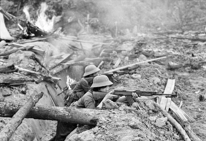 Các nữ chiến sĩ tự vệ lâm trường Bản Phiệt, huyện Mường Khương, tỉnh Hoàng Liên Sơn (nay là Lào Cai), bám trụ chiến đấu, phối hợp với bộ đội địa phương đánh lui nhiều đợt tấn công của địch