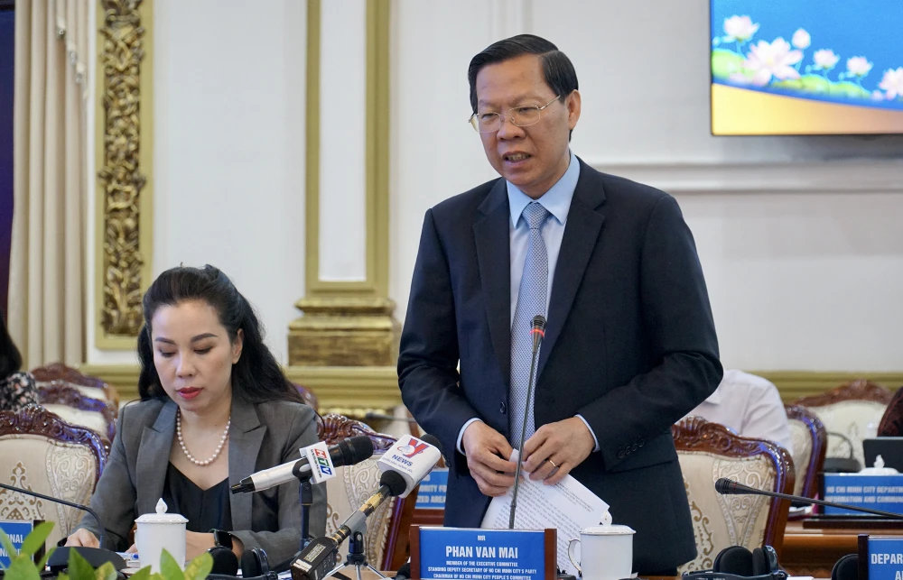 Chủ tịch UBND TP.HCM Phan Văn Mãi phát biểu tại buổi tọa đàm. Ảnh: BẢO PHƯƠNG