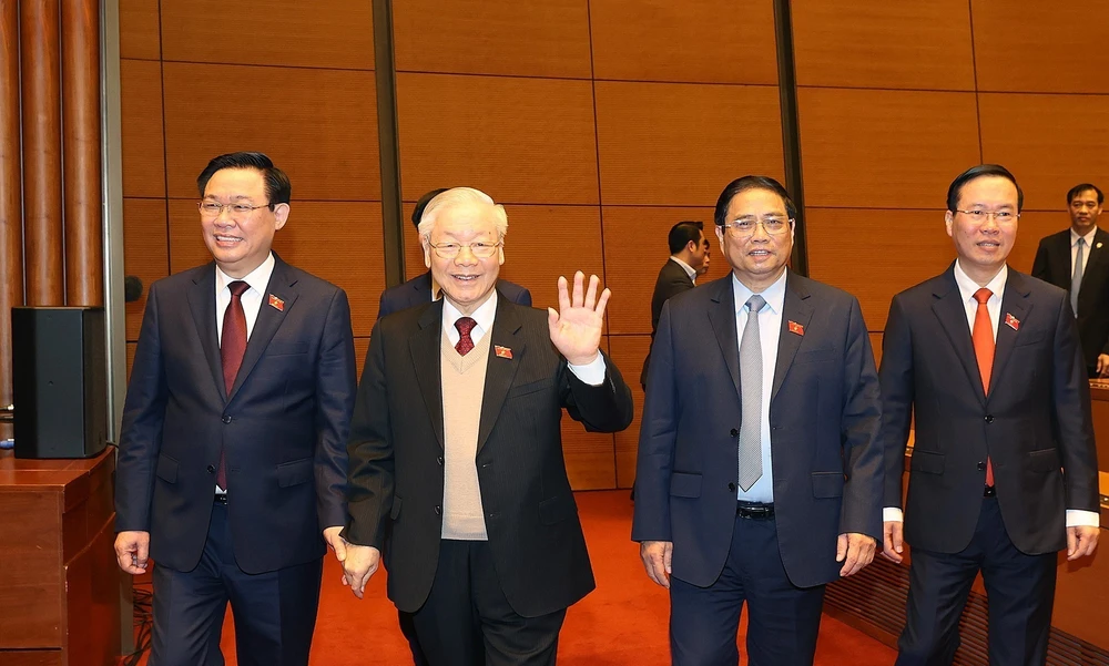 Tổng Bí thư Nguyễn Phú Trọng với các đồng chí lãnh đạo Đảng, Nhà nước. Ảnh: PHẠM THẮNG