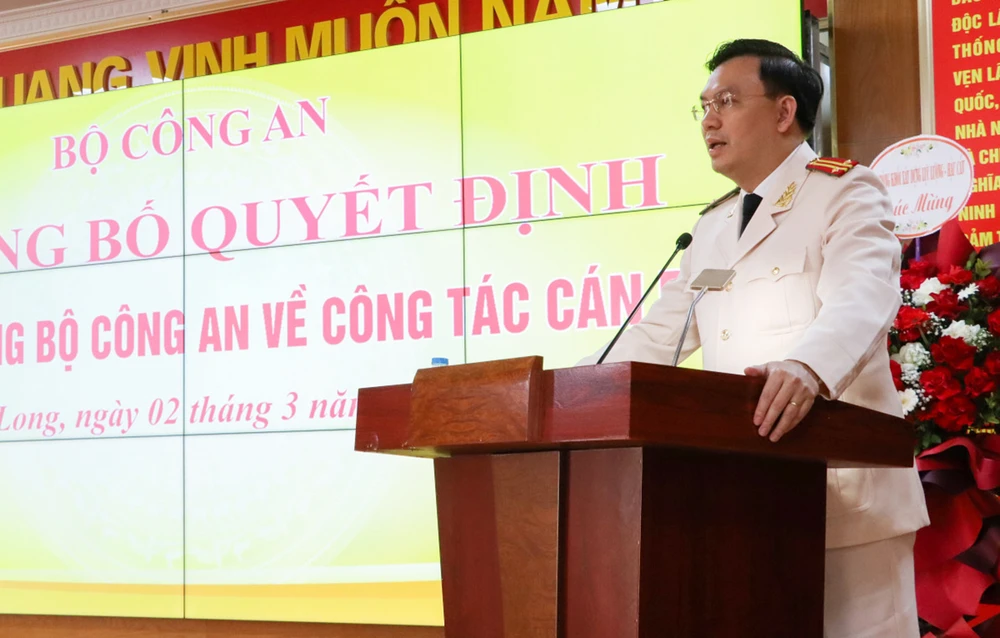 Trung tá Cù Quốc Thắng, Phó Giám đốc Công an tỉnh Quảng Ninh phát biểu nhận nhiệm vụ. Ảnh: Công an Quảng Ninh Trung tá Cù Quốc Thắng, Phó Giám đốc Công an tỉnh Quảng Ninh phát biểu nhận nhiệm vụ. Ảnh: Công an Quảng Ninh