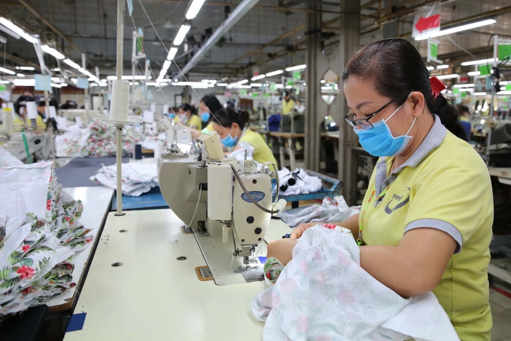 Kinh tế TP.HCM đang trên đà phục hồi, bứt tốc phát triển sau những ảnh hưởng nặng nề của dịch COVID-19. Ảnh: HOÀNG GIANG