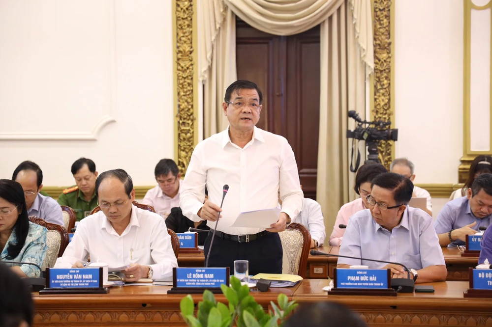 Giám đốc Công an TP.HCM phát biểu tại phiên họp. Ảnh: TTBC