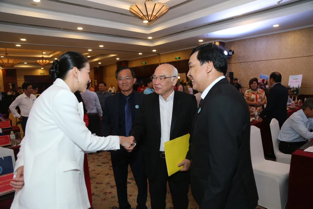 Ông Phan Nguyễn Như Khuê (thứ hai từ phải qua), Ủy viên Ban Thường vụ Thành ủy, Trưởng Ban Tuyên giáo Thành ủy TP.HCM. Ảnh: HOÀNG GIANG