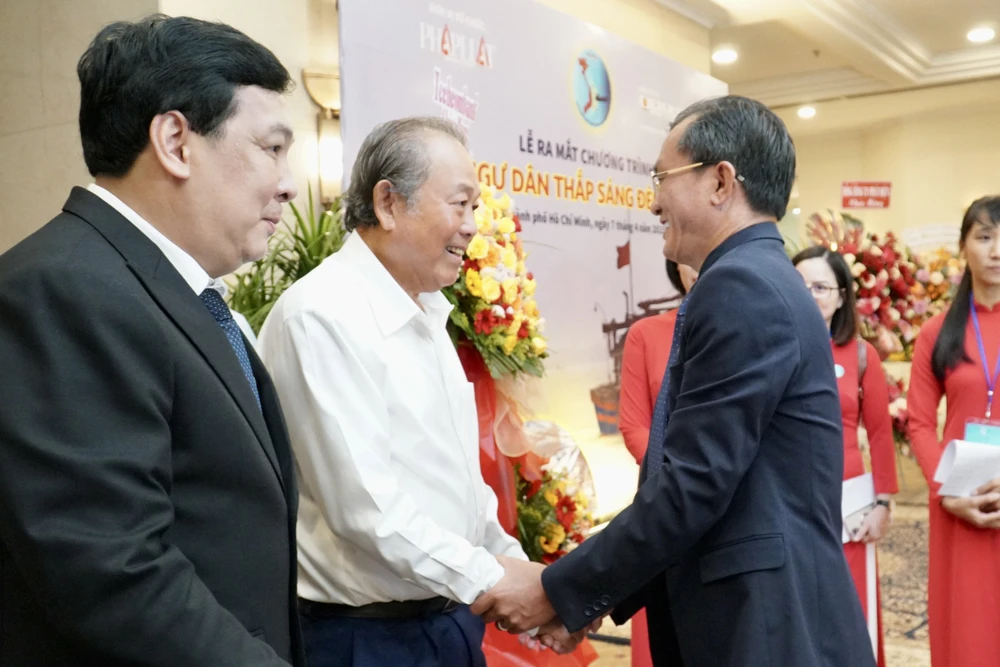 Ông Trương Hòa Bình (áo trắng), nguyên Ủy viên Bộ Chính trị, nguyên Phó Thủ tướng thường trực, tại buổi lễ. Ảnh: BẢO PHƯƠNG