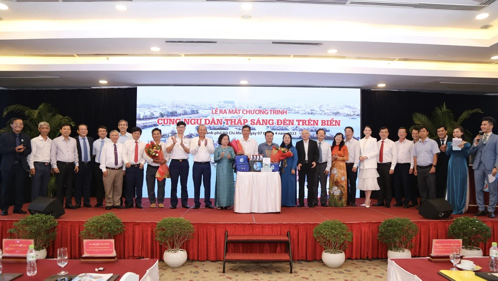 Các đại biểu tham dự chương trình. Ảnh: HOÀNG GIANG