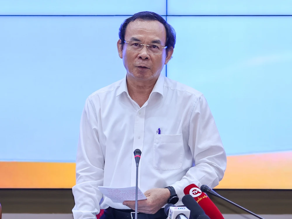 Bí thư Thành ủy TP.HCM Nguyễn Văn Nên phát biểu trong buổi làm việc với Thủ tướng ngày 16-4. Ảnh: VGP
