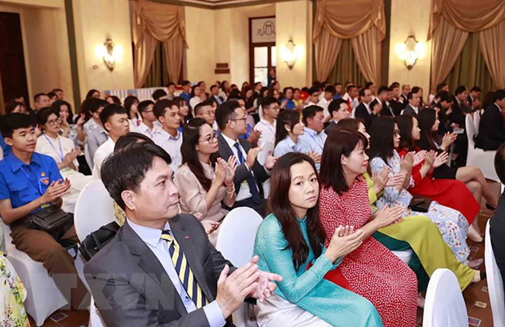 Các đại biểu tham dự buổi gặp mặt. Ảnh: TTXVN