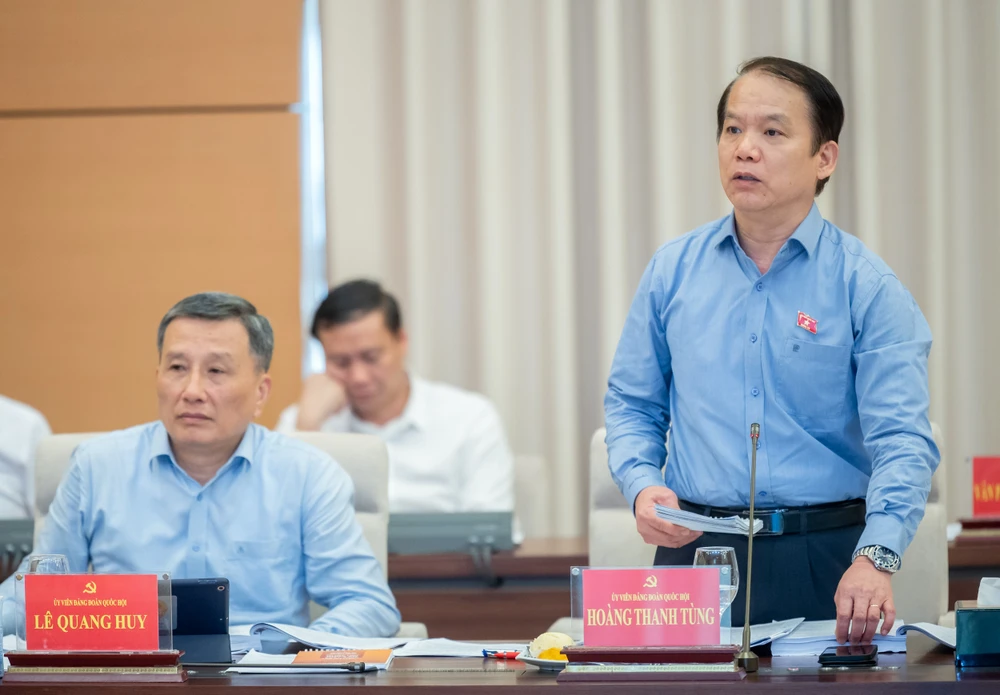 Chủ nhiệm Ủy ban Pháp luật Hoàng Thanh Tùng phát biểu. Ảnh: QH