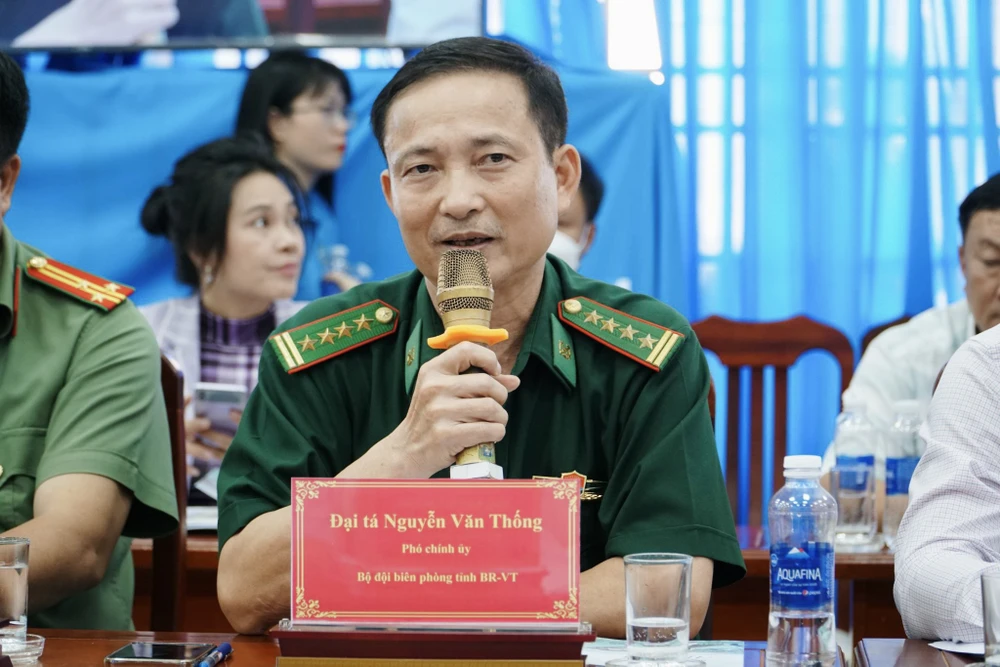 Đại tá Nguyễn Văn Thống, Phó Chính ủy Bộ đội biên phòng tỉnh Bà Rịa - Vũng Tàu. Đại tá Nguyễn Văn Thống, Phó Chính ủy Bộ đội biên phòng tỉnh Bà Rịa - Vũng Tàu.
