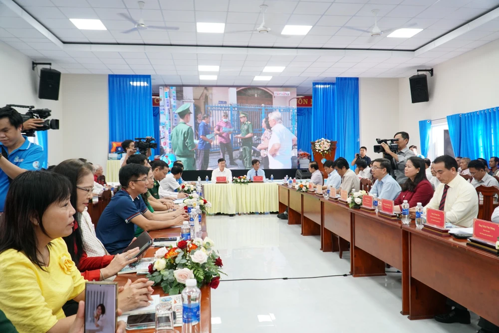 Quang cảnh buổi tọa đàm. Quang cảnh buổi tọa đàm.