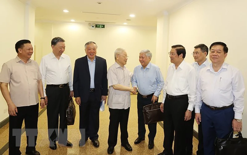 Tổng Bí thư Nguyễn Phú Trọng cùng các đại biểu tham dự hội nghị. Ảnh: TTXVN