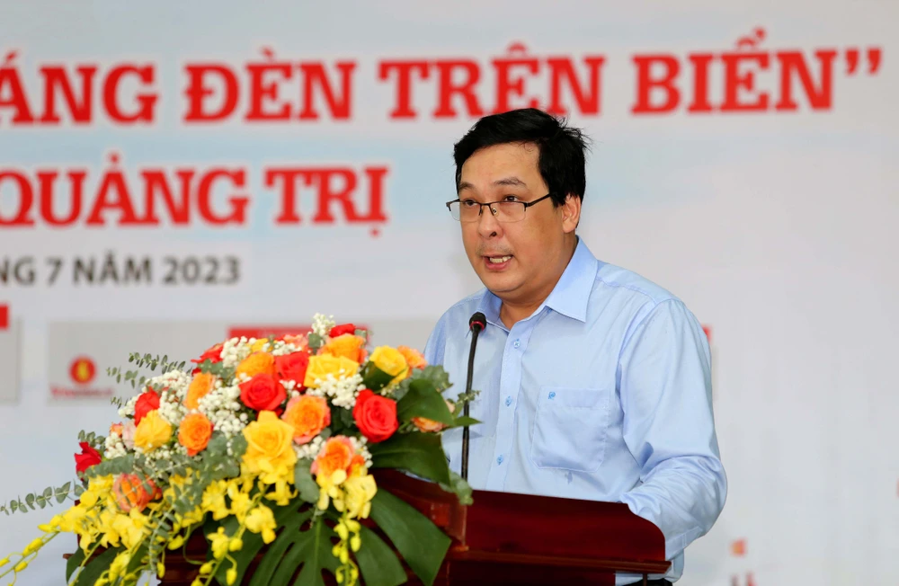 Phó Tổng Biên tập báo Pháp Luật TP.HCM Nguyễn Thái Bình, Trưởng Ban Tổ chức chương trình, phát biểu tại buổi lễ. Ảnh: HOÀNG GIANG