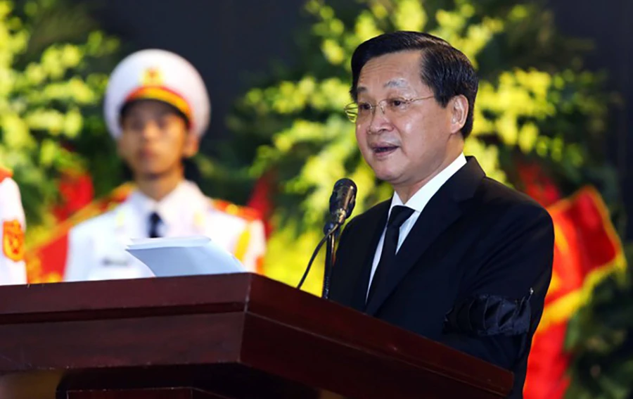 Bí thư Trung ương Đảng, Phó Thủ tướng Lê Minh Khái, Trưởng Ban Lễ tang đọc điếu văn nêu bật những công lao, đóng góp, cống hiến của nguyên Phó Thủ tướng Nguyễn Khánh đối với sự nghiệp cách mạng của Đảng và dân tộc. Ảnh: VGP