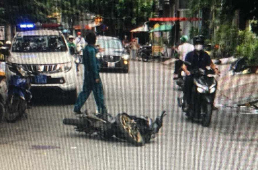 Hiện trường nơi xảy ra vụ việc. Ảnh: Cắt từ clip