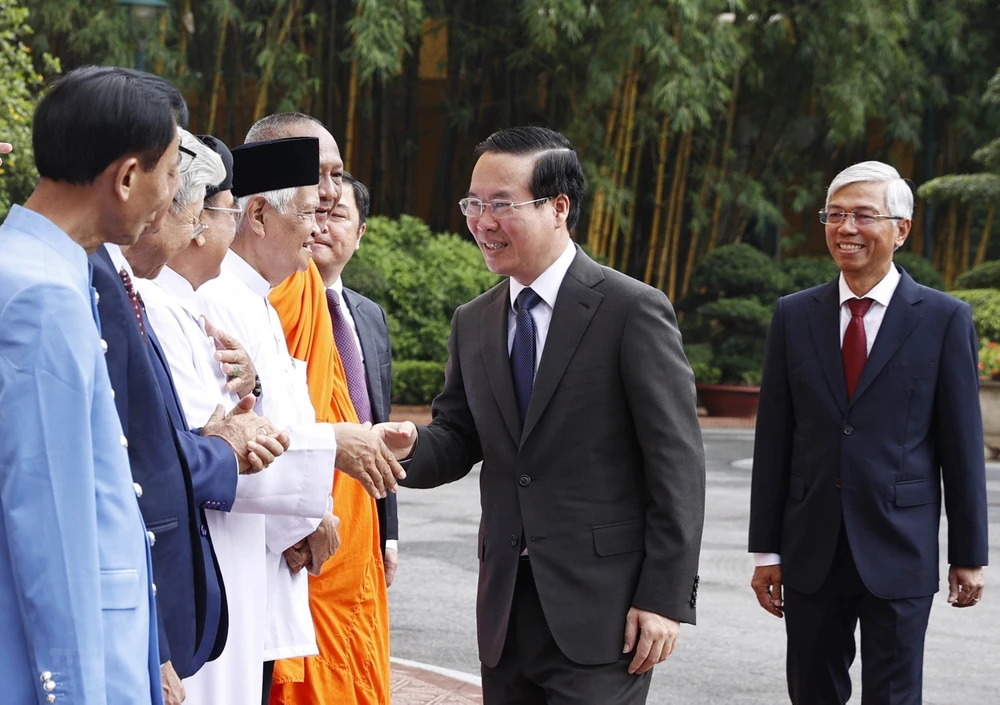 Chủ tịch nước Võ Văn Thưởng gặp mặt thân mật Đoàn đại biểu chức sắc, chức việc các tôn giáo, dân tộc thiểu số, nhân sỹ, trí thức, cá nhân tiêu biểu của TP.HCM. Ảnh: TTXVN