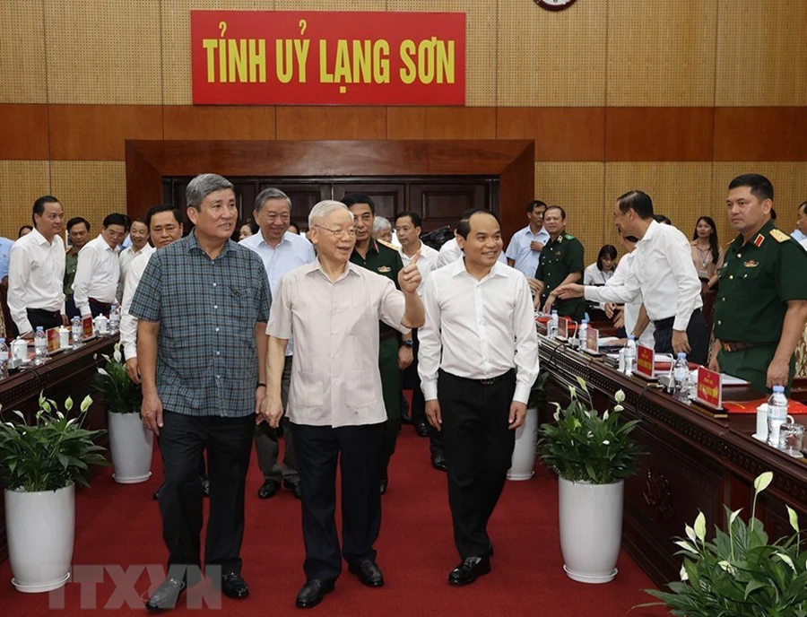 Tổng Bí thư Nguyễn Phú Trọng thăm và làm việc với Ban Thường vụ Tỉnh ủy và cán bộ chủ chốt tỉnh Lạng Sơn. Ảnh: TTXVN