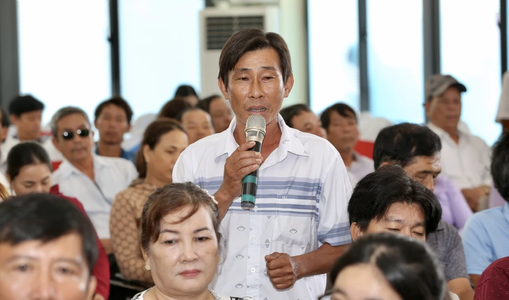 Ngư dân cũng đặt câu hỏi về tình hình chống đánh bắt cá trái phép trong quá trình đi tuần tra vừa qua đoàn công tác của tỉnh phối hợp với Bộ tư lệnh Vùng Cảnh sát biển 2. Liệu tình hình tới đây có khả thi hay không, liệu có đủ điều kiện tiến tới tháo gỡ thẻ vàng hay chưa?