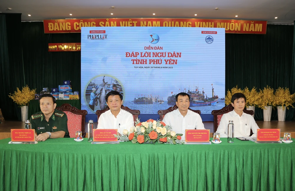 'Cùng ngư dân thắp sáng đèn trên biển: Những hình ảnh xúc động tại buổi thăm, tặng quà ngư dân Phú Yên ảnh 13