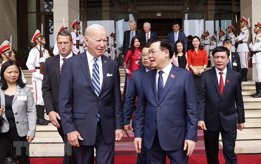Chủ tịch Quốc hội Vương Đình Huệ với Tổng thống Mỹ Joe Biden. Ảnh: TTXVN