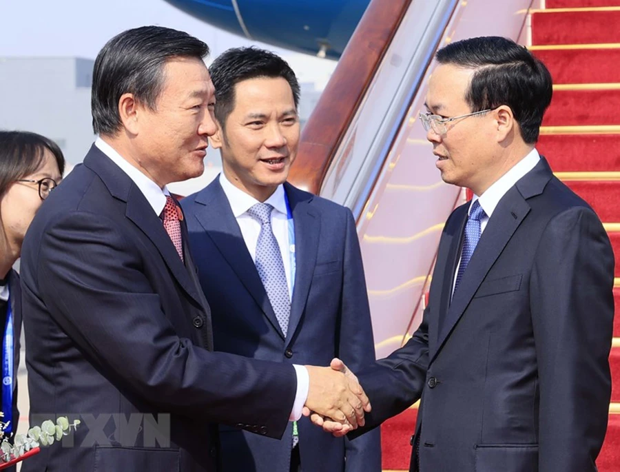 chu-tich-nuoc-vo-van-thuong-den-trung-quoc-1.jpg
