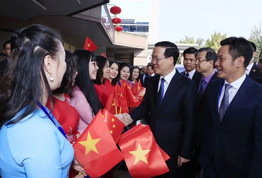 chu-tich-nuoc-vo-van-thuong-den-trung-quoc-5.jpg