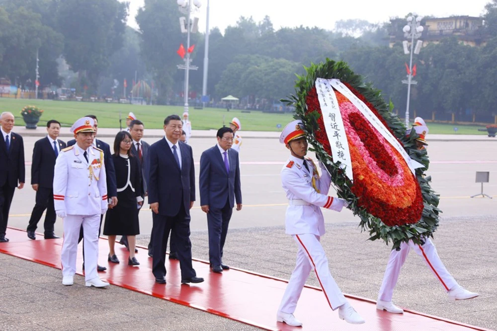 Tổng Bí thư, Chủ tịch nước Trung Quốc Tập Cận Bình vào Lăng viếng Chủ tịch Hồ Chí Minh