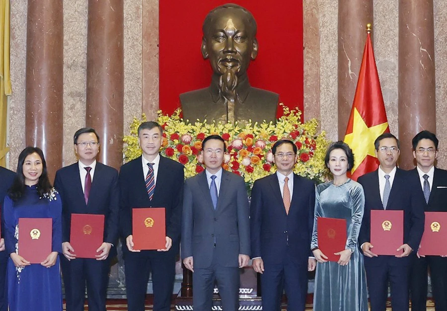 Chủ tịch nước Võ Văn Thưởng trao Quyết định bổ nhiệm 18 Đại sứ đặc mệnh toàn quyền