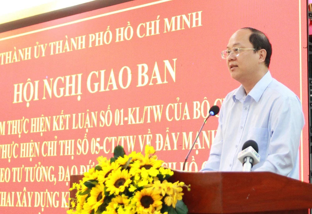 Cán bộ chức vụ càng cao thì càng phải gương mẫu