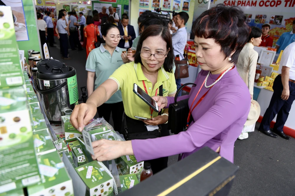 gian-hang-ocop-hoang-giang-hoi-bao-toan-quoc-2024 (1).jpg